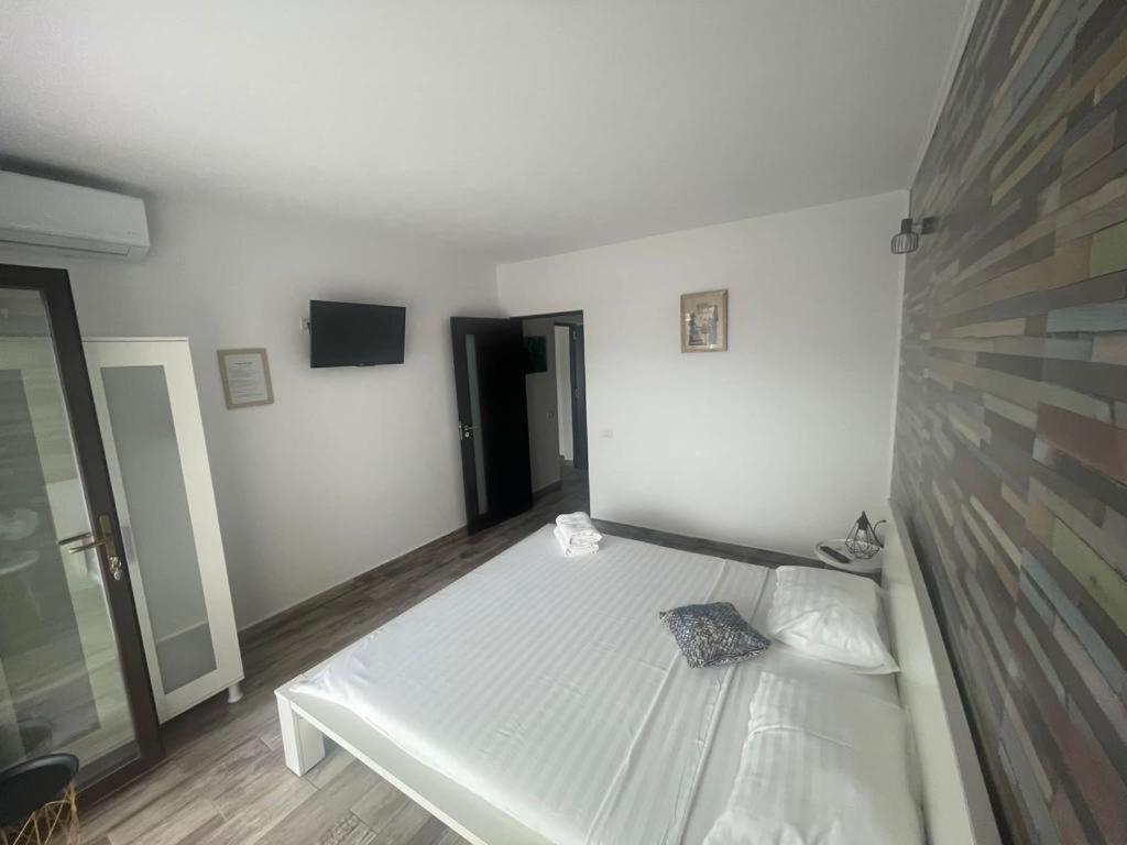 Mustaciosul Dunarii Ieşelniţa Exterior foto